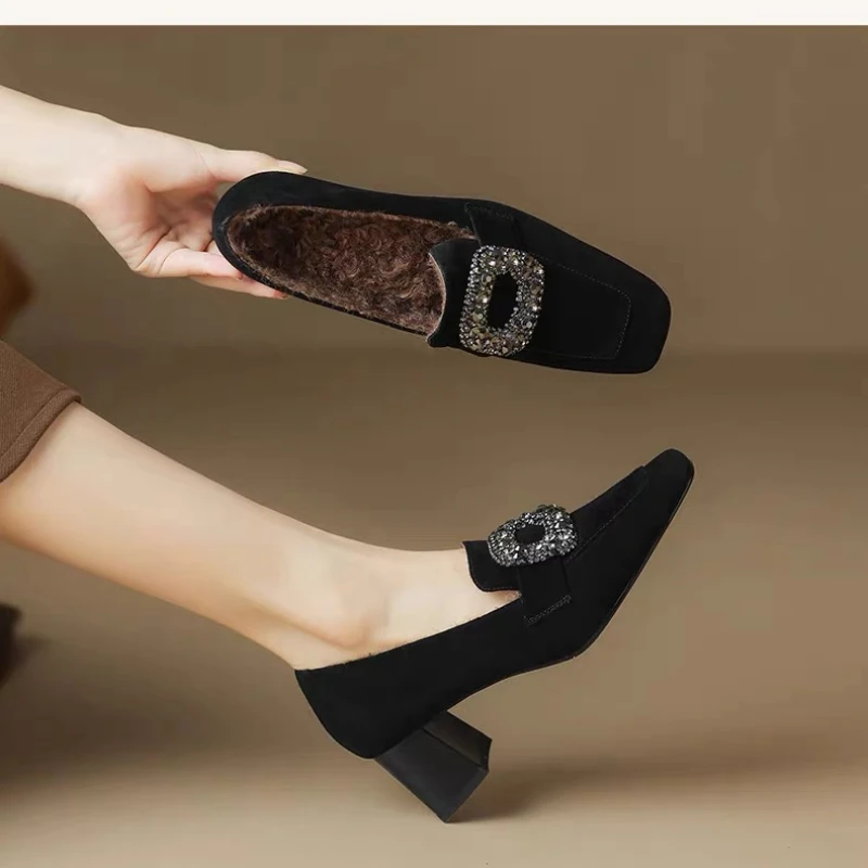 NEW Spring Women Loafers Sheep Suede Leather Shoes for Women Square Toe Chunky Heel Shoes Rhinestone Square Button Women Pumps
NEW Spring Women Loafers Sheep Suede Leather Shoes for Women Square Toe Chunky Heel Shoes Rhinestone Square Button Women Pumps