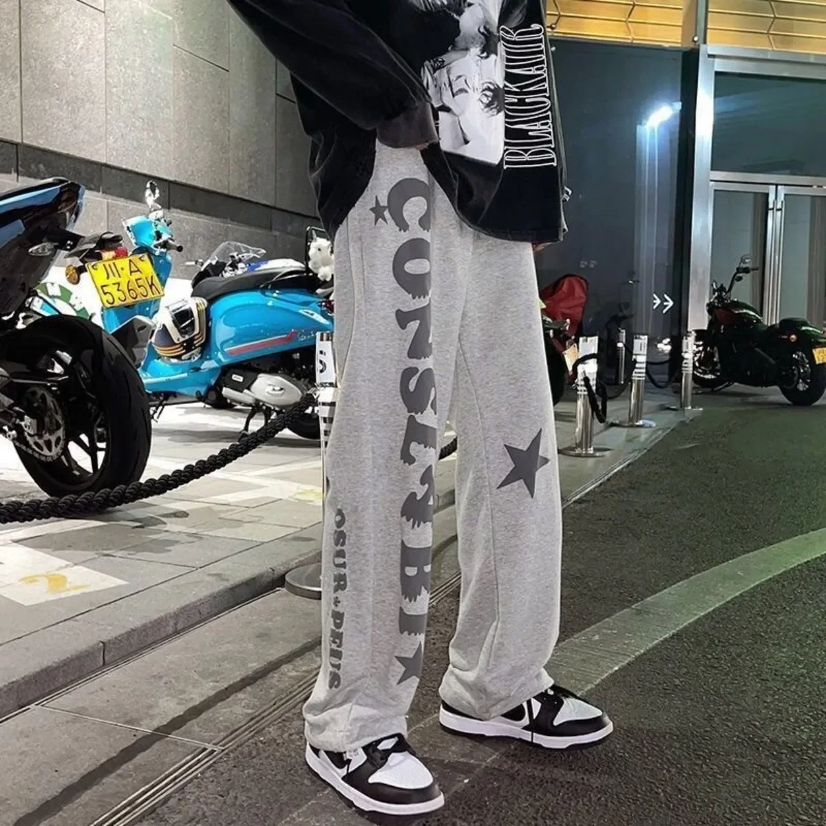 Men's Fashion Cool Lightweight Sweatpants Solid Color Joggers Printing Men Baggy Pants Streetwear Long Trousers Men Versatile
Men's Fashion Cool Lightweight Sweatpants Solid Color Joggers Printing Men Baggy Pants Streetwear Long Trousers Men Versatile
