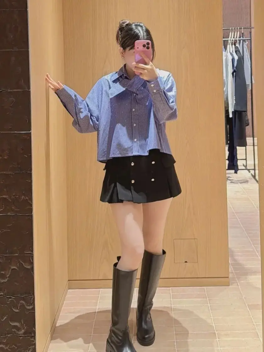 Spring 2026 Women Blue Striped Blouse Top Tie Turn-down Collar Long Sleeve Single Breasted Fashion Female Shirt
Spring 2026 Women Blue Striped Blouse Top Tie Turn-down Collar Long Sleeve Single Breasted Fashion Female Shirt
