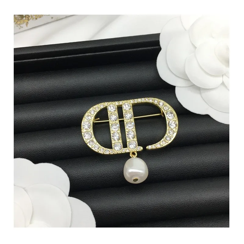Hot Selling Alphabet Bee Brooch Women's Light Luxury Pearl Vintage Gypsy Brooch
Hot Selling Alphabet Bee Brooch Women's Light Luxury Pearl Vintage Gypsy Brooch