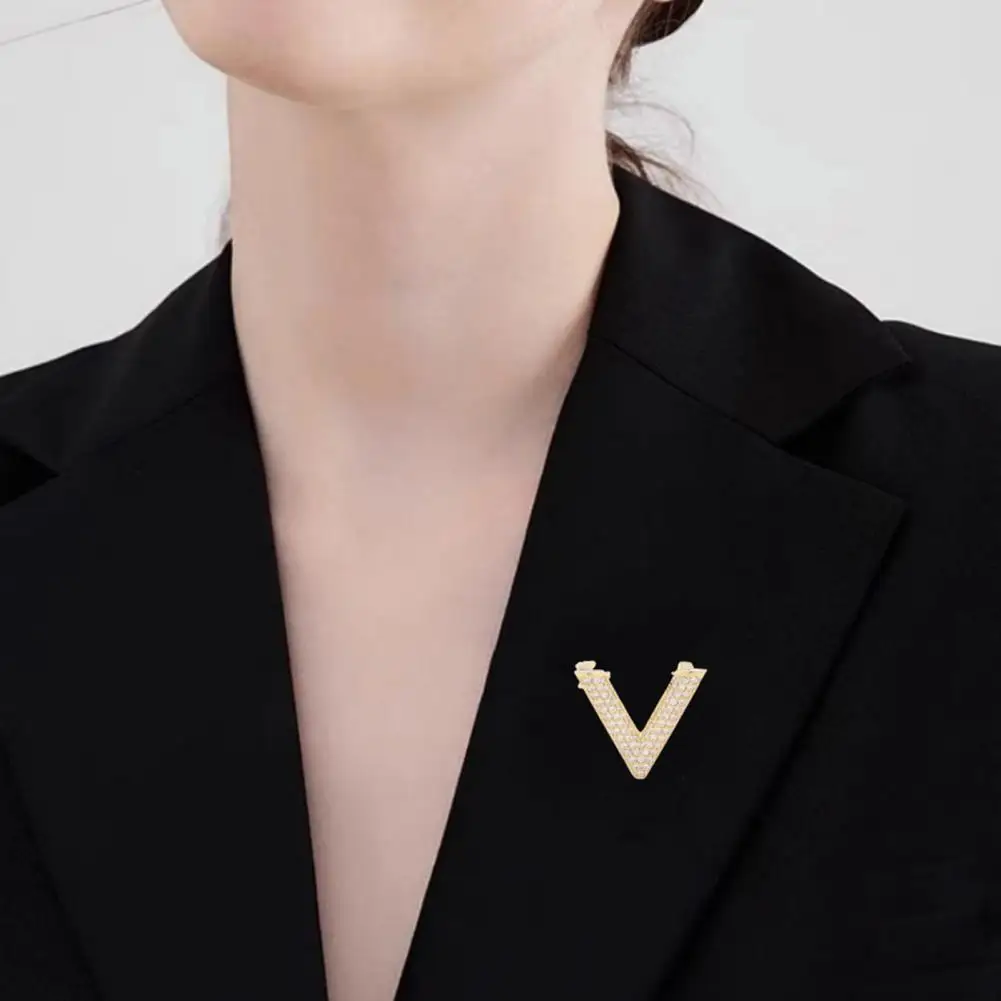 Women Brooch Sparkling Rhinestones Inlaid V-Shaped Design Lapel Pin Sweater Scarf Costume Jewelry Accessory
Women Brooch Sparkling Rhinestones Inlaid V-Shaped Design Lapel Pin Sweater Scarf Costume Jewelry Accessory
