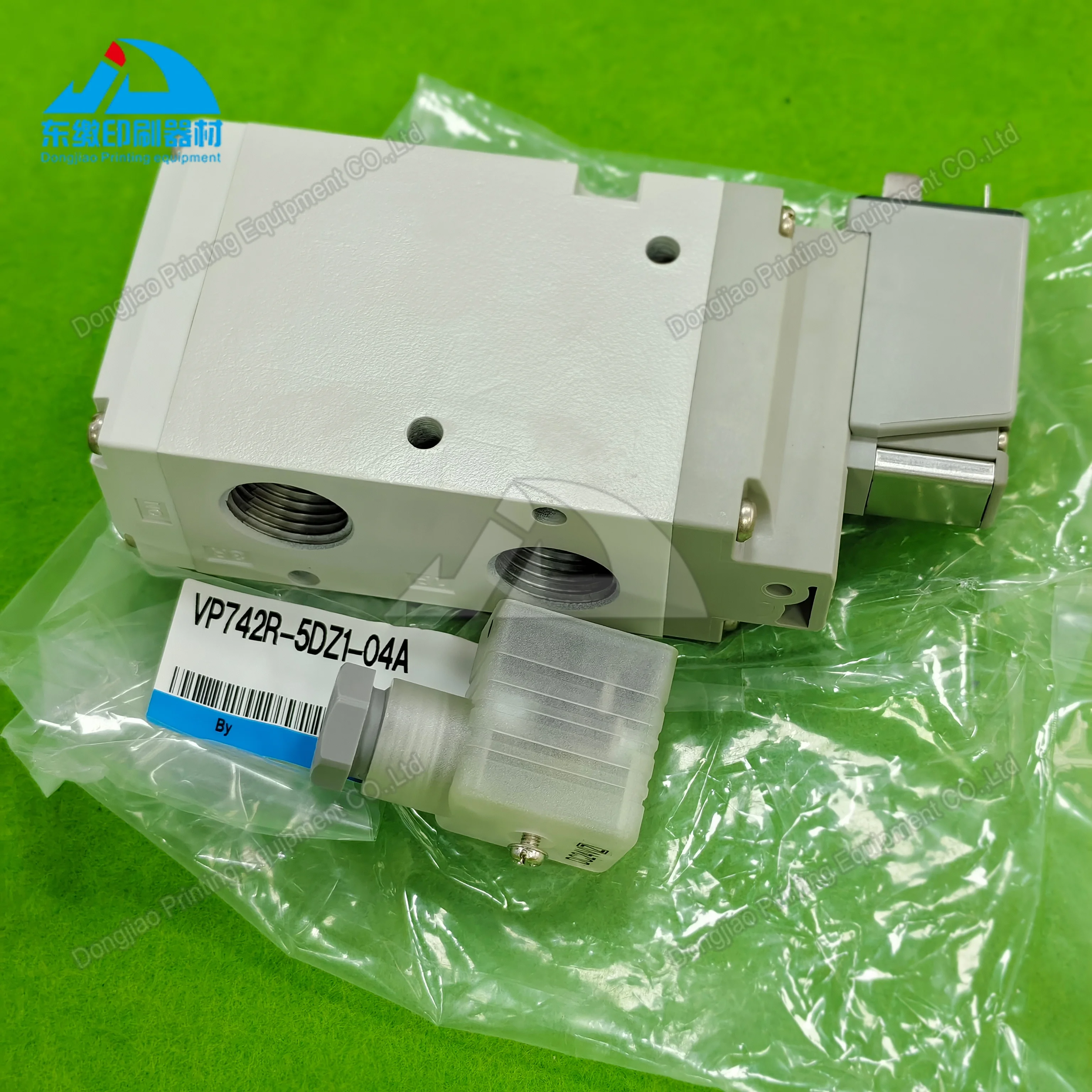 Электромагнитный клапан VP742R-5DZ1-04A для офсетных печатных машин Shinohara 66, запчасти, электромагнитный клапан
Электромагнитный клапан VP742R-5DZ1-04A для офсетных печатных машин Shinohara 66, запчасти, электромагнитный клапан