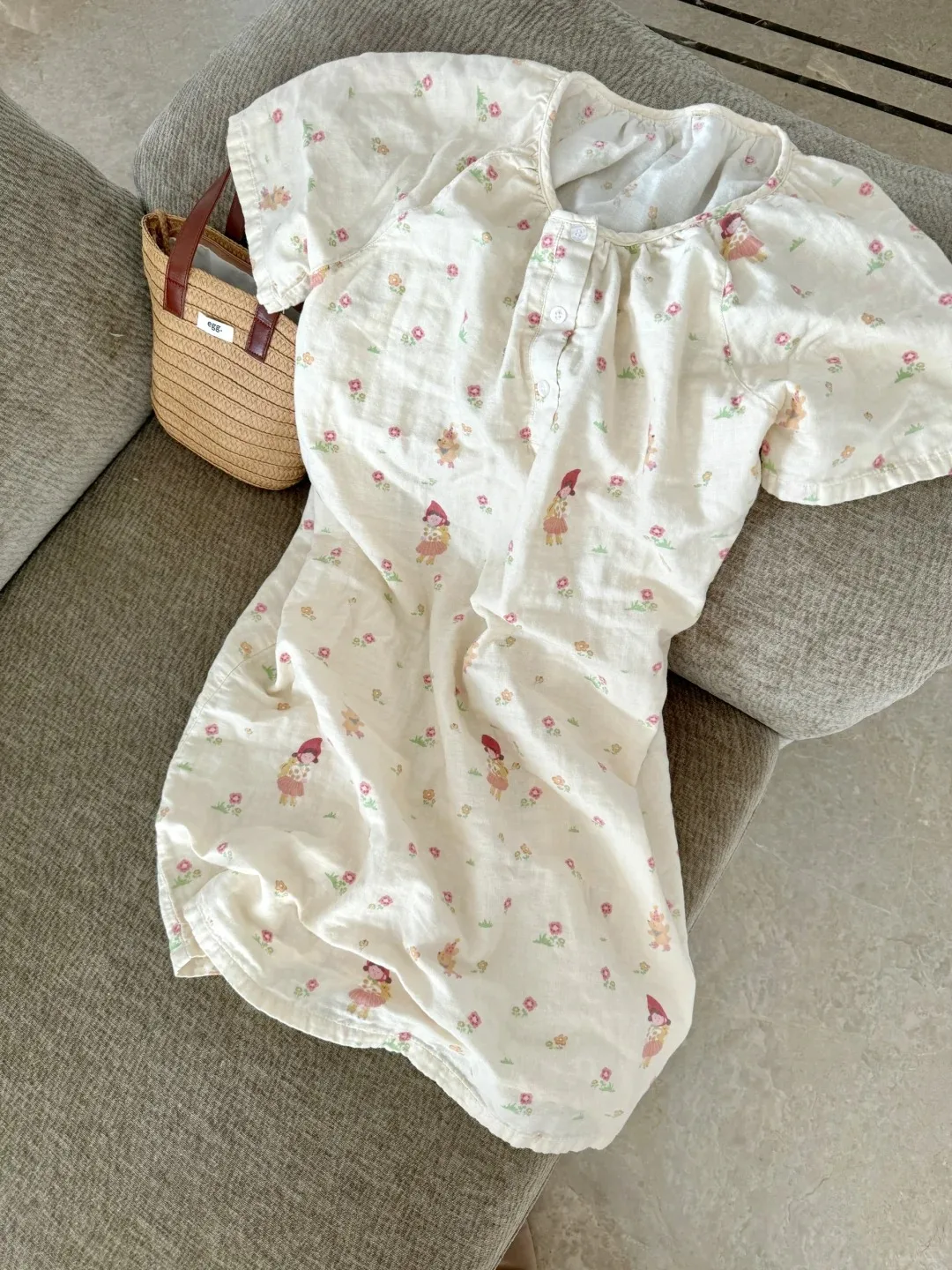 Double Layer Cotton Gauze Sleepwear Long Dress for Baby Girls Summer Home Clothes Sweet Style Short Sleeve round Neck Print
Double Layer Cotton Gauze Sleepwear Long Dress for Baby Girls Summer Home Clothes Sweet Style Short Sleeve round Neck Print