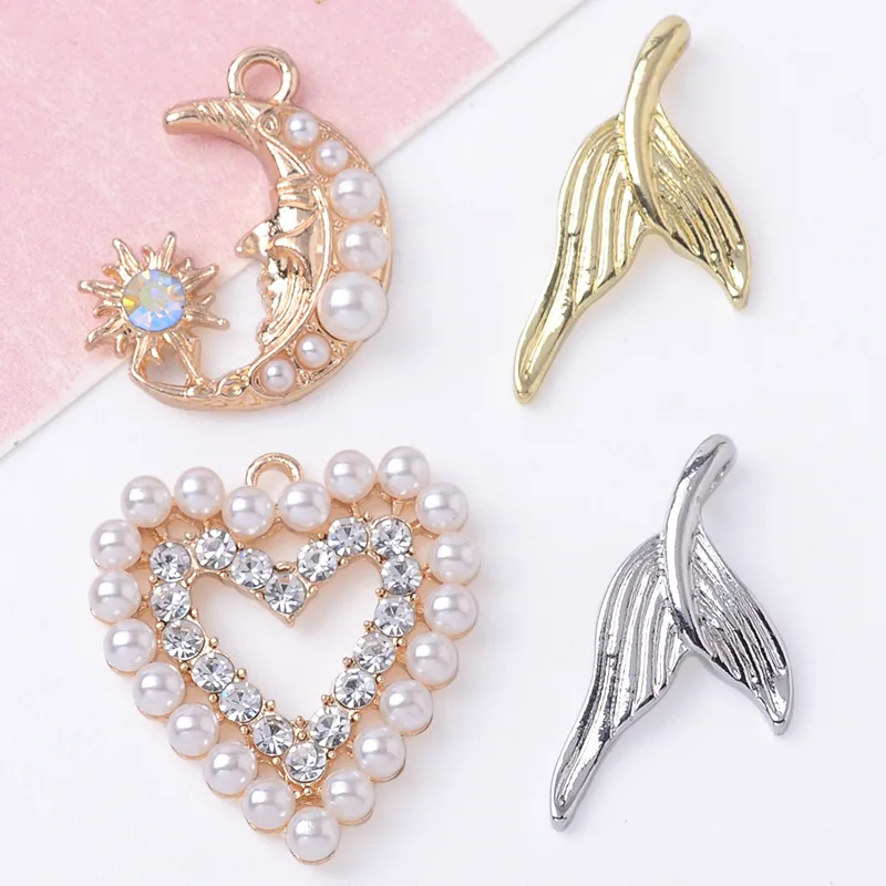 100Pc set new Korean version alloy fishtail DIY handmade jewelry necklace earrings inlaid with crystal pearls love pendant
100Pc set new Korean version alloy fishtail DIY handmade jewelry necklace earrings inlaid with crystal pearls love pendant