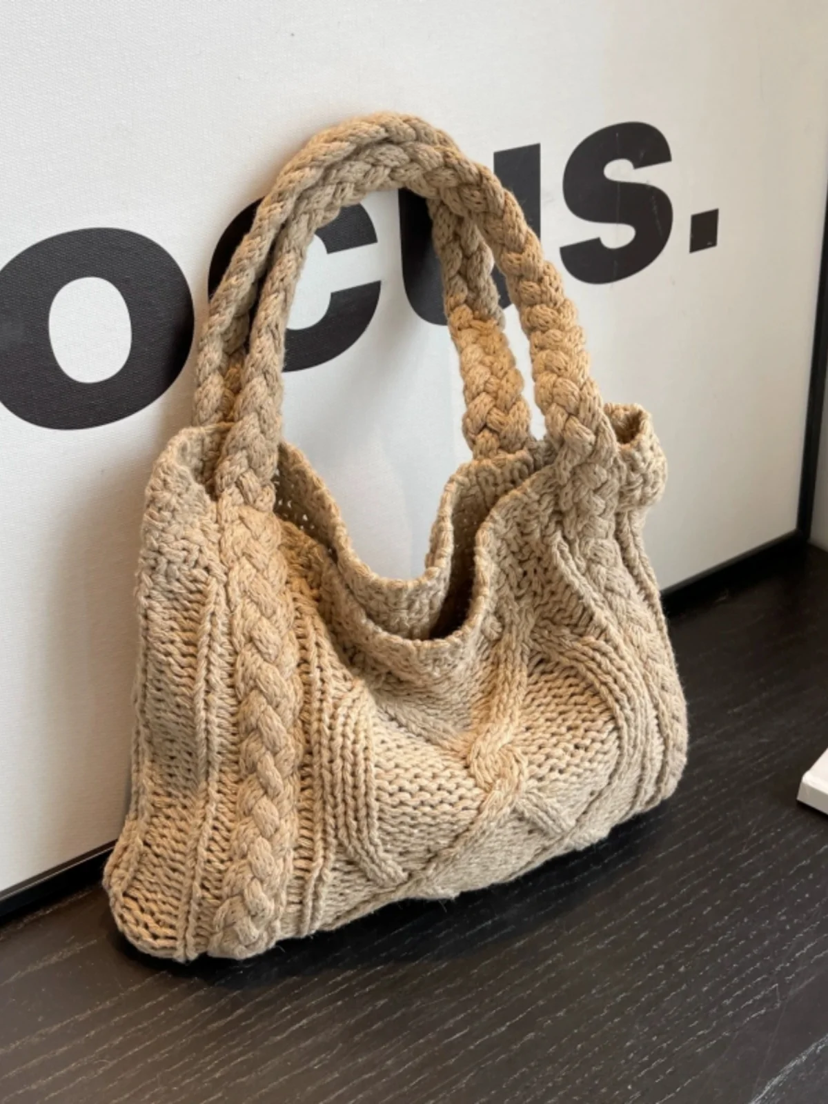 Fashion New Autumn And Winter Knitted Plush Women Bag Hand Woven Hollow Out Horizontal Square Large Capacity Single Shoulder Bag
Fashion New Autumn And Winter Knitted Plush Women Bag Hand Woven Hollow Out Horizontal Square Large Capacity Single Shoulder Bag