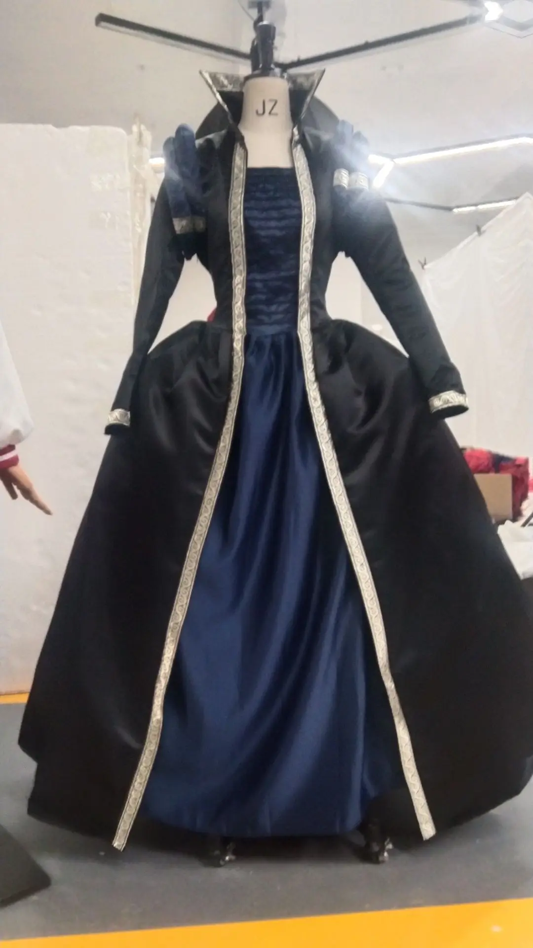Tudor Queen Costume 16th Century Royal Court Princess Black Dress Renaissance Colonial Civil War Ball Gown
Tudor Queen Costume 16th Century Royal Court Princess Black Dress Renaissance Colonial Civil War Ball Gown