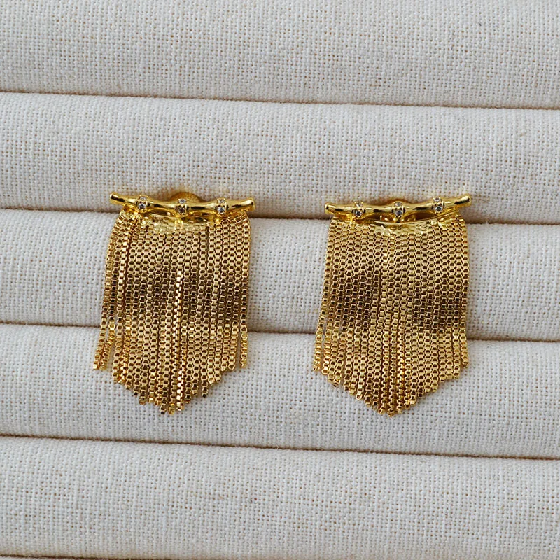 Women gold plated fashion tassel chain earrings with zircon high quality jewelry with 925 silver pin
Women gold plated fashion tassel chain earrings with zircon high quality jewelry with 925 silver pin