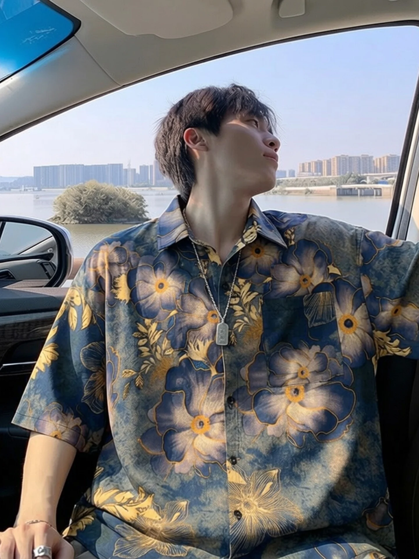Vintage Ice Silk Short Sleeve Shirt Men's Hong Kong Style Cec Floral Print Trendy Brand Unisex Couple Flower Shirt Casual Loo...
Vintage Ice Silk Short Sleeve Shirt Men's Hong Kong Style Cec Floral Print Trendy Brand Unisex Couple Flower Shirt Casual Loo...