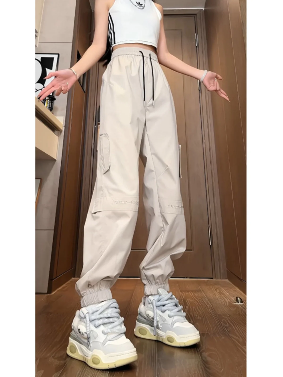 Женские летние брюки из ледяного шелка для активного отдыха, быстросохнущие, ветрозащитные, для альпинизма, простые, для повседневной носки
Женские летние брюки из ледяного шелка для активного отдыха, быстросохнущие, ветрозащитные, для альпинизма, простые, для повседневной носки