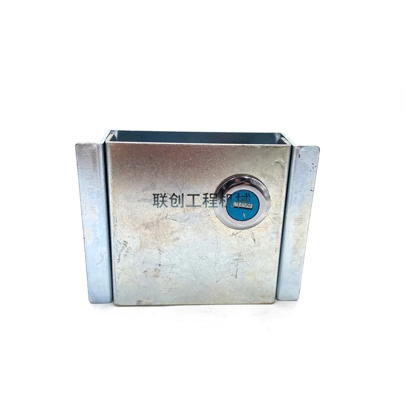For Komatsu PC200/300/360-6-7-8 Engine cover lock rear cover lock exterior handle lock block excavator accessories
For Komatsu PC200/300/360-6-7-8 Engine cover lock rear cover lock exterior handle lock block excavator accessories