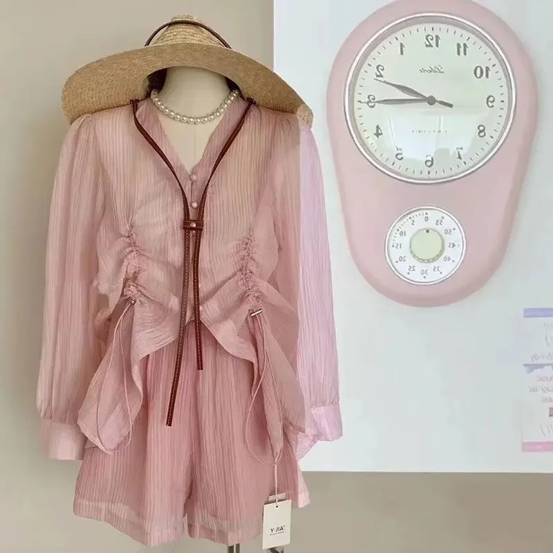 Легкая шифоновая блузка и повседневные шорты с широкими штанинами, комплект из двух предметов, весна-лето 2022, повседневная солнцезащитная рубашка с v-образным вырезом и шнурком
Легкая шифоновая блузка и повседневные шорты с широкими штанинами, комплект из двух предметов, весна-лето 2022, повседневная солнцезащитная рубашка с v-образным вырезом и шнурком