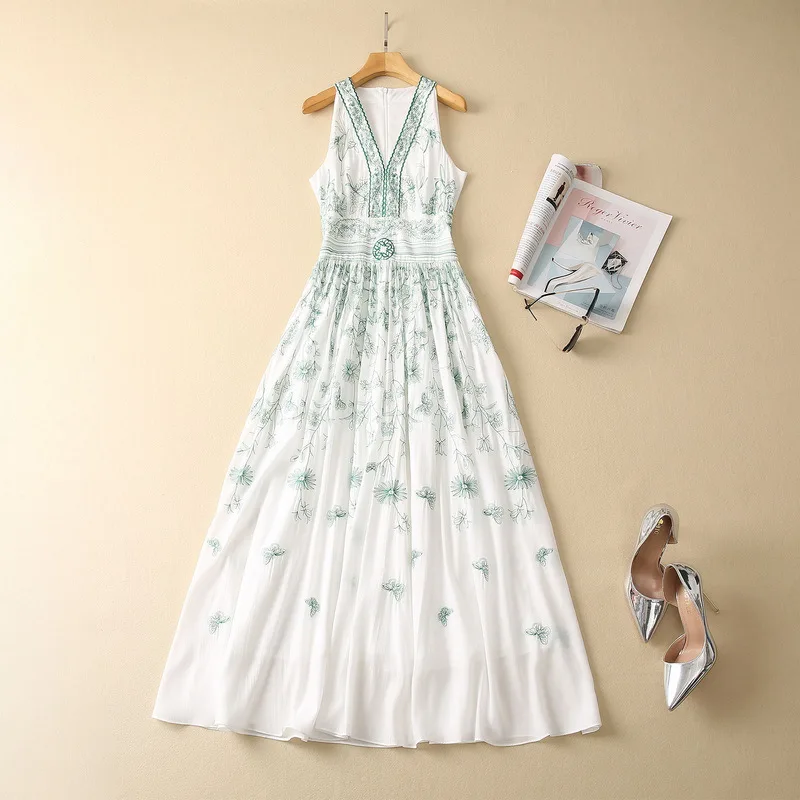 European and American women's clothes 2023 spring new Sleeveless V-neck Green embroidery fashion Pleated Dress XXL
European and American women's clothes 2023 spring new Sleeveless V-neck Green embroidery fashion Pleated Dress XXL