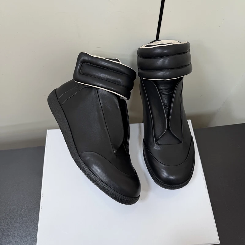 Black Fashionable Men's Flat Top High Top Shoes Made of Genuine Leather Material, Black/White Street Style Casual Shoes
Black Fashionable Men's Flat Top High Top Shoes Made of Genuine Leather Material, Black/White Street Style Casual Shoes