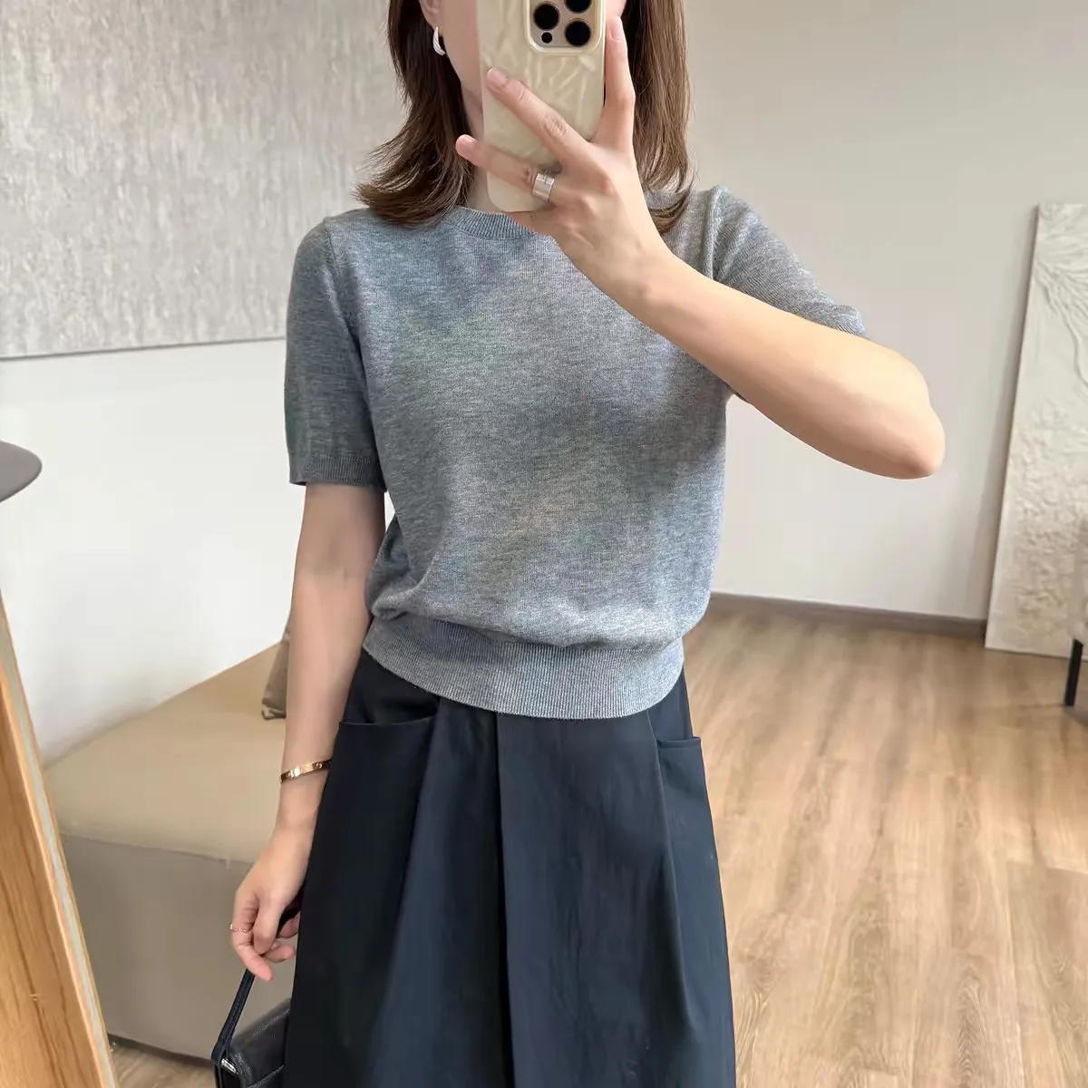 Short Fashion Women's Short sleeved Sweater T-shirt Solid Color Knitted Summer Thin Edition New Product Women's O-neck pullover
Short Fashion Women's Short sleeved Sweater T-shirt Solid Color Knitted Summer Thin Edition New Product Women's O-neck pullover