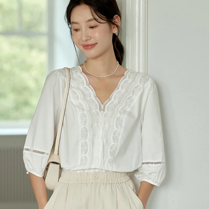 White Lace Patchwork Shirt Women Summer Fashion Chic V Neck Short Sleeve Top Korean Sweet Harajuku All Match Casual Blouse New 
White Lace Patchwork Shirt Women Summer Fashion Chic V Neck Short Sleeve Top Korean Sweet Harajuku All Match Casual Blouse New