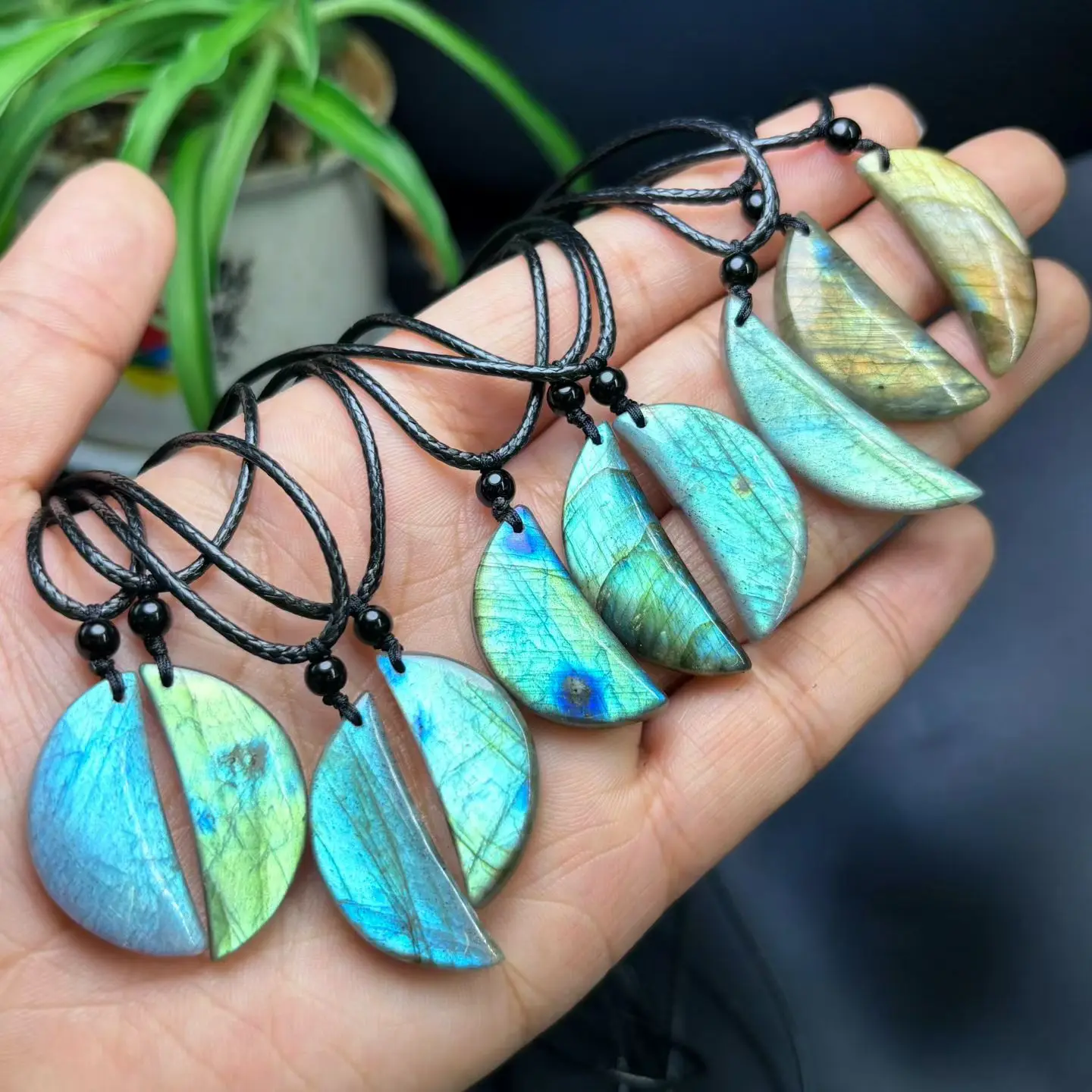 1 шт. натуральный кулон из лабрадорита в форме луны, регулируемое ожерелье 70 см, камень для исцеления Рейки, ювелирное изделие, подарок для женщин и мужчин
1 шт. натуральный кулон из лабрадорита в форме луны, регулируемое ожерелье 70 см, камень для исцеления Рейки, ювелирное изделие, подарок для женщин и мужчин