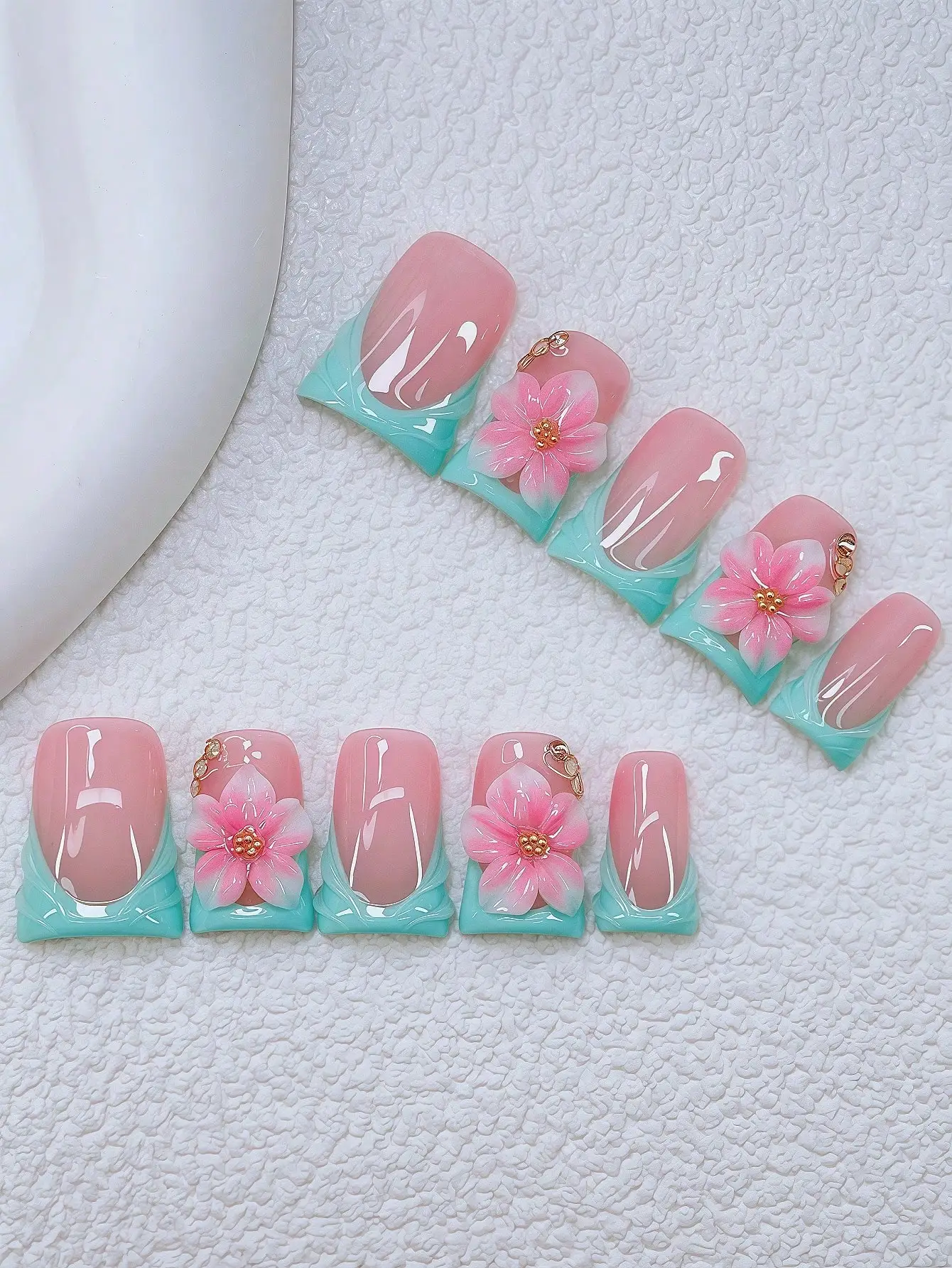10pcs Y2K Duckbill Press On Nails, Handcrafted Blue & Pink, Blue French Tip, 3D Flowers, Water Droplet Pattern, Gold Rhinestones. Includes Tool Kit. For Party, Wedding & Daily.
10pcs Y2K Duckbill Press On Nails, Handcrafted Blue & Pink, Blue French Tip, 3D Flowers, Water Droplet Pattern, Gold Rhinestones. Includes Tool Kit. For Party, Wedding & Daily.