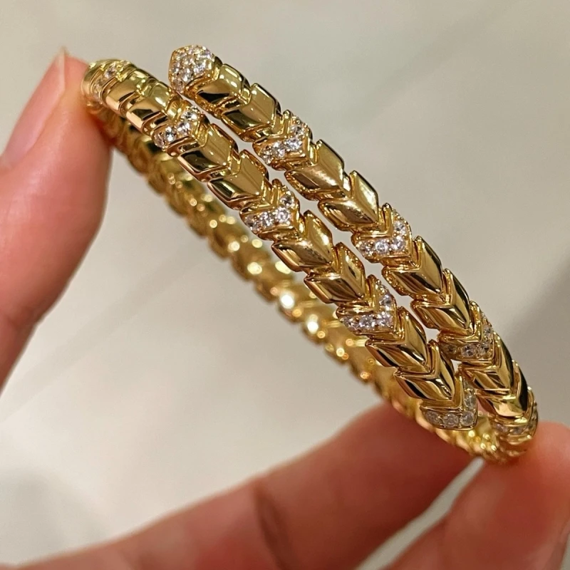 Bellux TK Hot selling High Quality 925 Silver Plated 18K Gold Bracelet Heavy Craftsmanship Vintage Elastic Snake Bangle
Bellux TK Hot selling High Quality 925 Silver Plated 18K Gold Bracelet Heavy Craftsmanship Vintage Elastic Snake Bangle