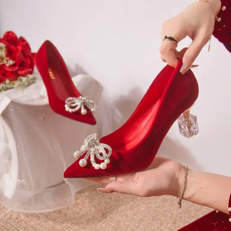 Red Wedding Shoes Temperament Pointed Suede Red High Heels Luxury Rhinestone Wedding Bride Shoe Red Crystal High Heels for Women
Red Wedding Shoes Temperament Pointed Suede Red High Heels Luxury Rhinestone Wedding Bride Shoe Red Crystal High Heels for Women