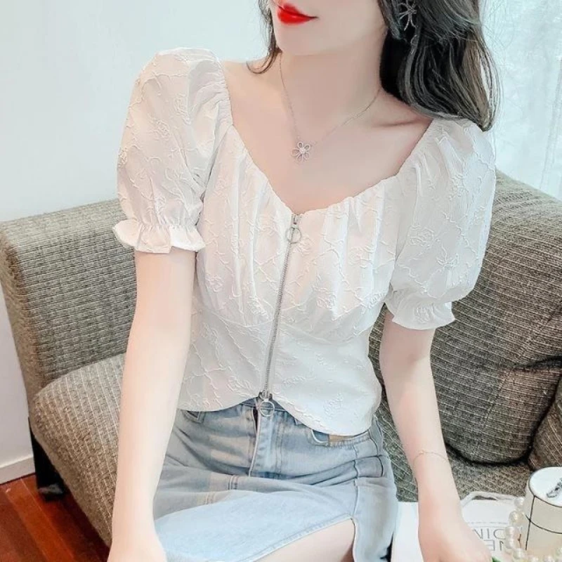 Square Collar Simple Shirt New Short-sleeved Design Fashionable Irregular Short Top for Women
Square Collar Simple Shirt New Short-sleeved Design Fashionable Irregular Short Top for Women