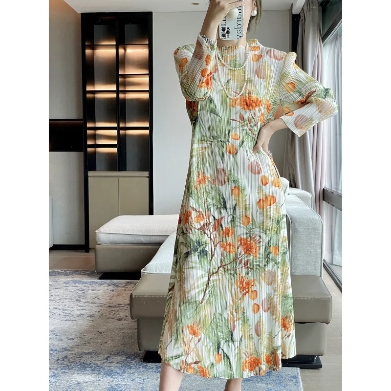 Pleated 2024 Autumn New Vintage Print High end Vintage Dress Elegant Fit Loose Comfortable Mid length Dress
Pleated 2024 Autumn New Vintage Print High end Vintage Dress Elegant Fit Loose Comfortable Mid length Dress