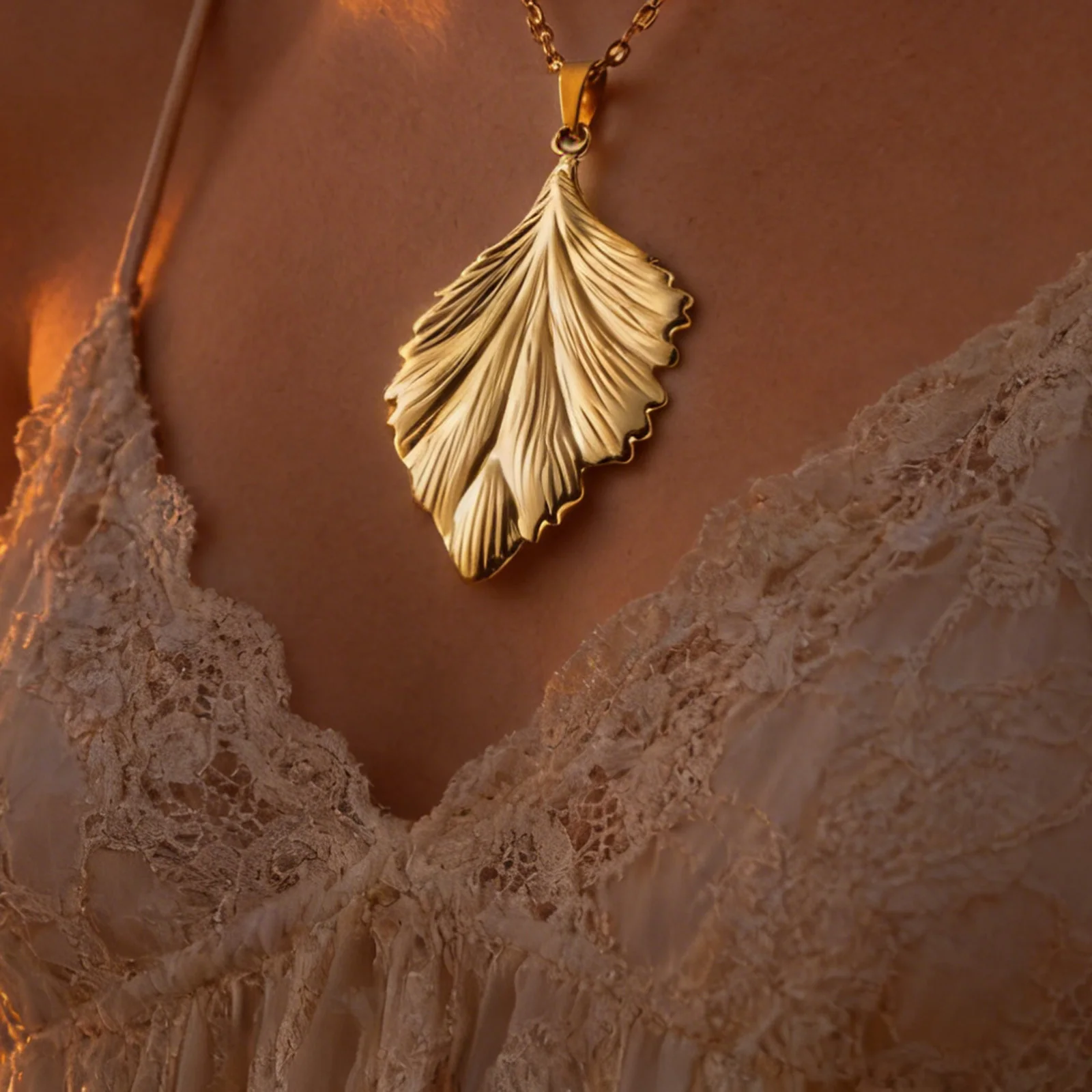 Golden Ginkgo Leaf Pendant Necklace Adjustable Chain Jewelry Gift for Women Girls
Golden Ginkgo Leaf Pendant Necklace Adjustable Chain Jewelry Gift for Women Girls