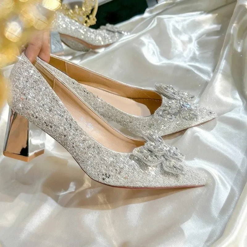Silver Stubby heel walk show high-heeled shoes lady not tired foot shallow mouth sequins butterfly wedding shoes gold bridesmaid
Silver Stubby heel walk show high-heeled shoes lady not tired foot shallow mouth sequins butterfly wedding shoes gold bridesmaid