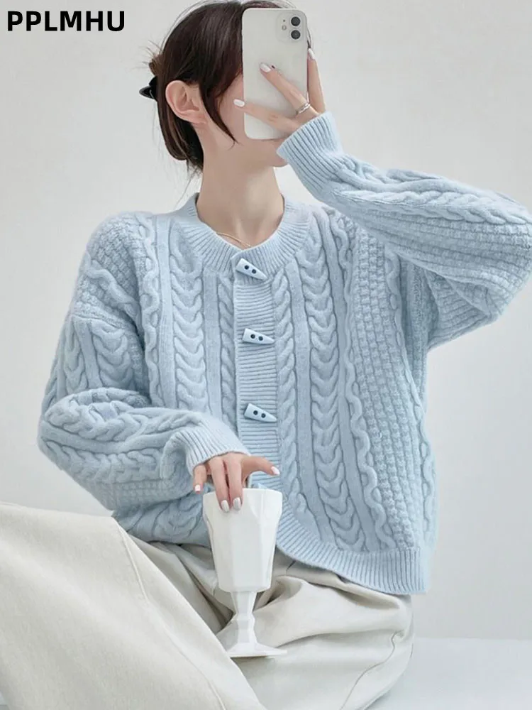 Horn Button Fashion Long Sleeved Knitted Sweater Baggy Warm Soft Short Cardigan Women's Casual O-neck Loose Knitwear Gilet Top
Horn Button Fashion Long Sleeved Knitted Sweater Baggy Warm Soft Short Cardigan Women's Casual O-neck Loose Knitwear Gilet Top