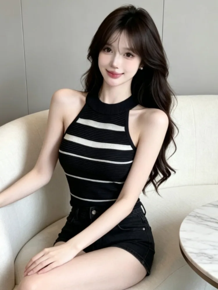 Summer New Style Slim Fit Striped Color Block Neck Hanging Vest Women's Fashion Luxury Knitted Top City Walk Suitable Outerwear
Summer New Style Slim Fit Striped Color Block Neck Hanging Vest Women's Fashion Luxury Knitted Top City Walk Suitable Outerwear