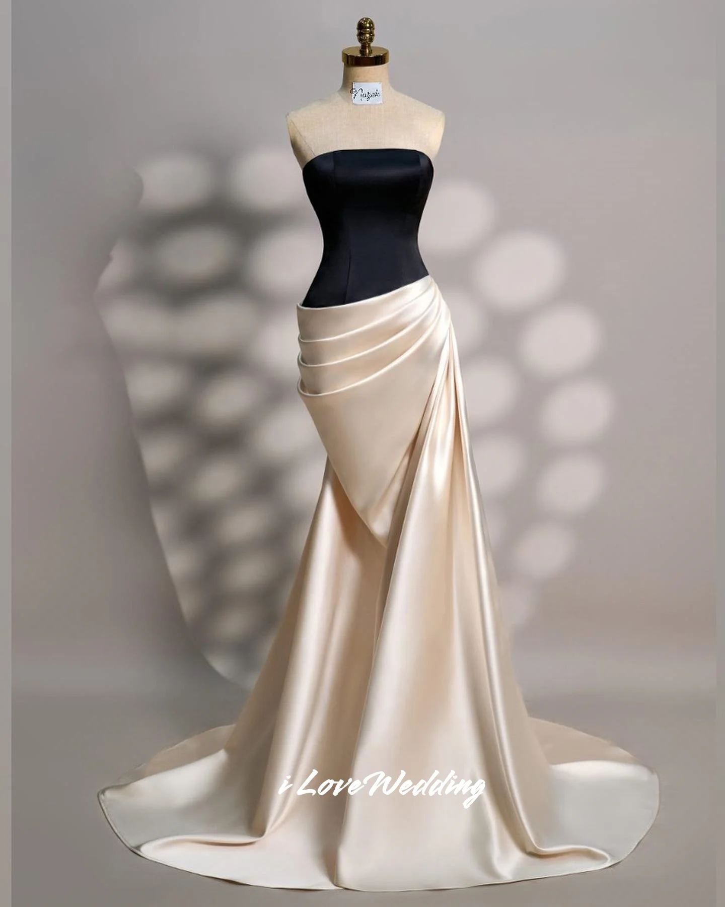 Black Strapless Evening Dresses 2025 Satin Sleeveless Mermaid Sweep Train Floor-Length Pleated Wedding Party Dresses Customized
Black Strapless Evening Dresses 2025 Satin Sleeveless Mermaid Sweep Train Floor-Length Pleated Wedding Party Dresses Customized