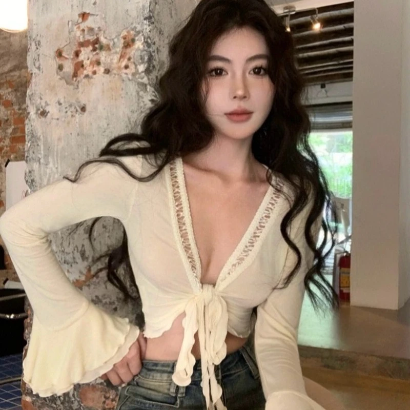 2026 Streetwear Hollow Out Sexy Cardigan Y2k Aesthetic Slim Fit Bandage Grunge Cardigans Women Flare Sleeve Harajuku Crop Coats
2026 Streetwear Hollow Out Sexy Cardigan Y2k Aesthetic Slim Fit Bandage Grunge Cardigans Women Flare Sleeve Harajuku Crop Coats