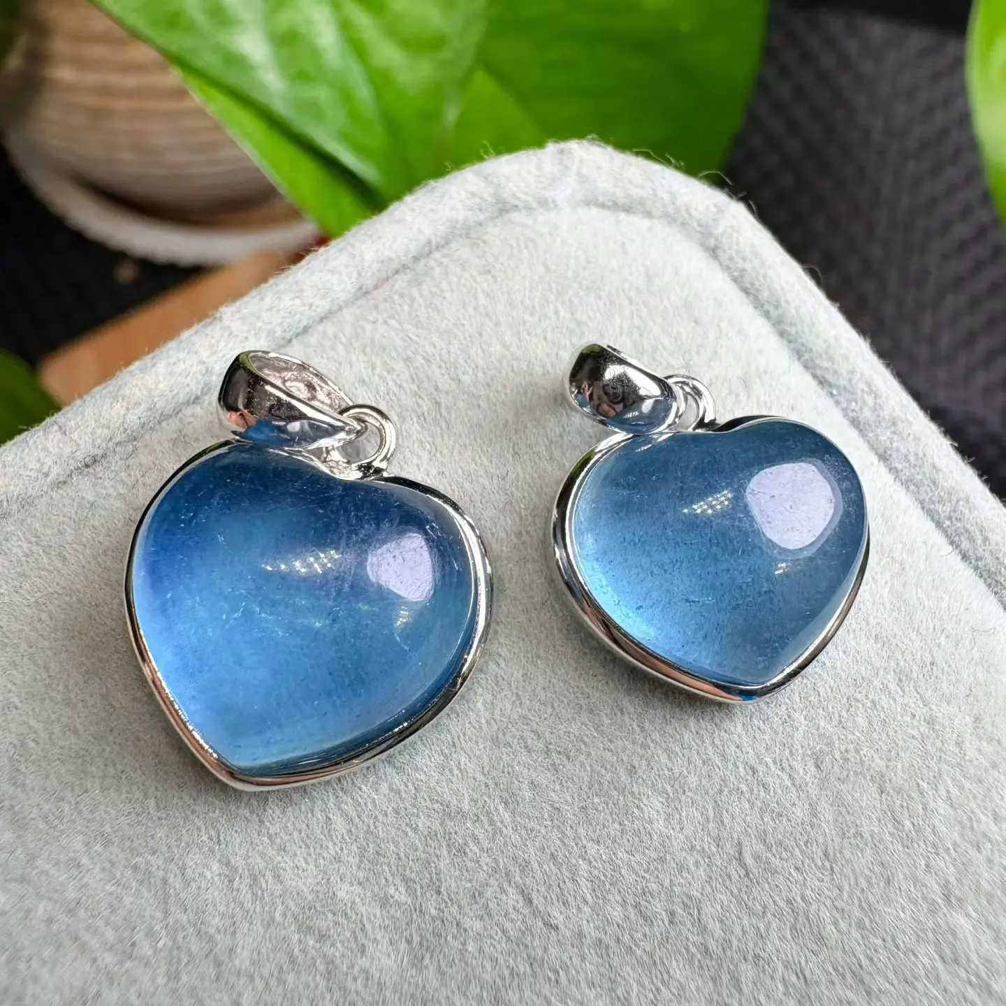 1 Pc Fengbaowu Natural Aquamarine Heart Pendant 925 Sterling Silver Frame Reiki Healing Stone Jewelry Gift For Women
1 Pc Fengbaowu Natural Aquamarine Heart Pendant 925 Sterling Silver Frame Reiki Healing Stone Jewelry Gift For Women