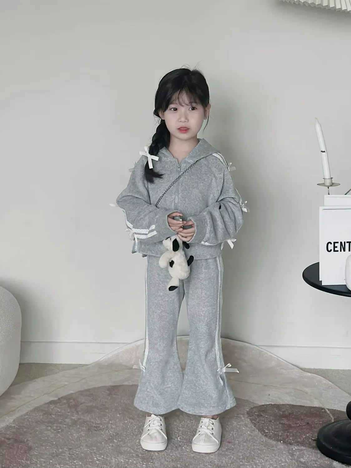 Girls Casual Two-Piece Set Hooded Sweatshirt And Flared Pants in Gray Spring Autumn 2026 New Style Children's Clothing
Girls Casual Two-Piece Set Hooded Sweatshirt And Flared Pants in Gray Spring Autumn 2026 New Style Children's Clothing