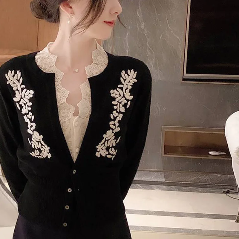 Ele V-Ne Knitted Long Sve Embroidered Open Cardigan Women's Sweater Korean Sle Commute Single Button Pure E-commerce
Ele V-Ne Knitted Long Sve Embroidered Open Cardigan Women's Sweater Korean Sle Commute Single Button Pure E-commerce