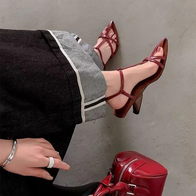 Summer and Autumn Pu Leather Temperament Pointed Toe Slope Heel Versatile Temperament High Heels Sandals Shoes for Women
Summer and Autumn Pu Leather Temperament Pointed Toe Slope Heel Versatile Temperament High Heels Sandals Shoes for Women