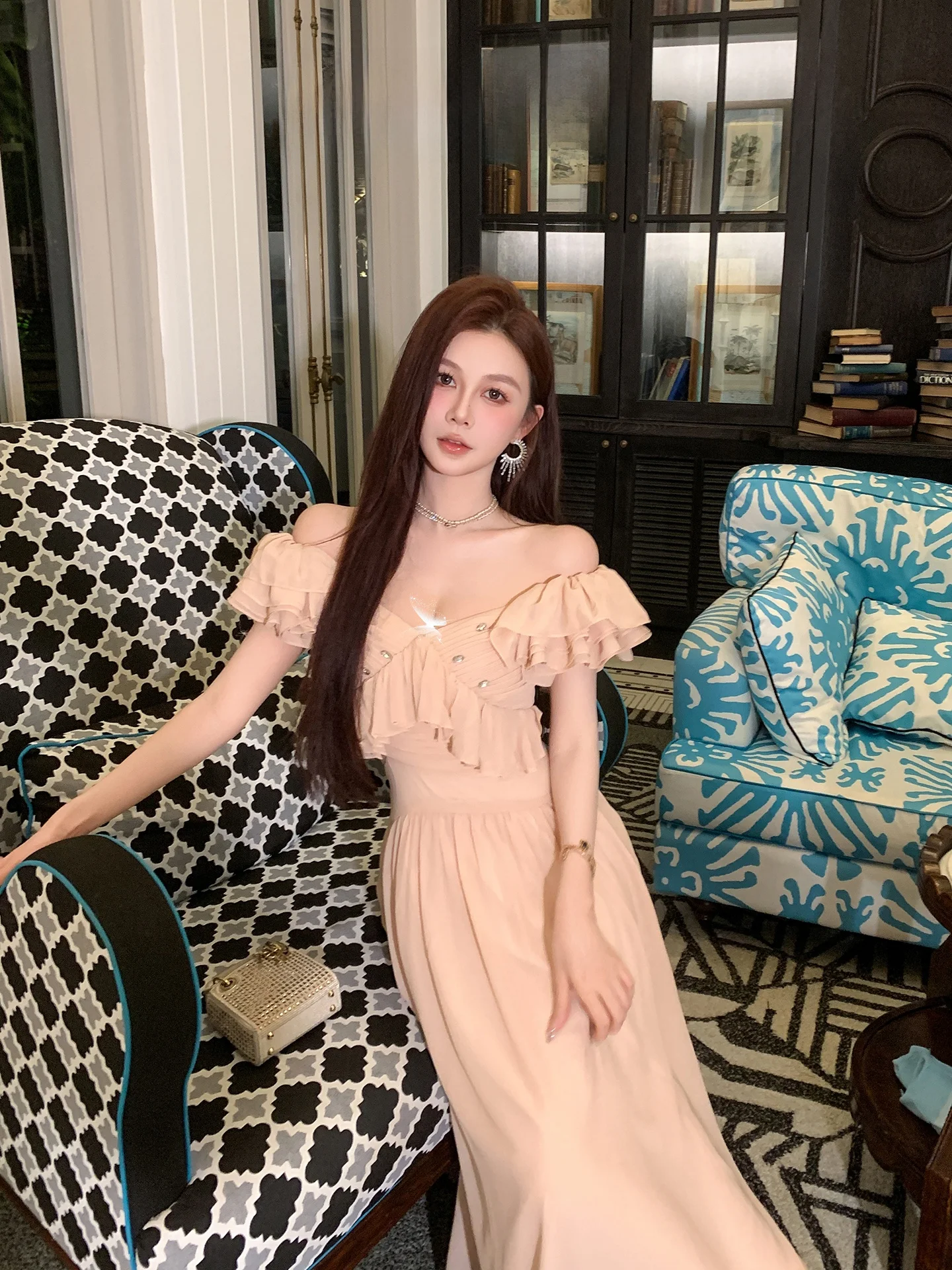 AZZHEN Paris Rose Heavy Embellished Ruffle Hem Chiffon Maxi Dress Romantic Style Knot Waist Long Summer Gown for Ladies
AZZHEN Paris Rose Heavy Embellished Ruffle Hem Chiffon Maxi Dress Romantic Style Knot Waist Long Summer Gown for Ladies