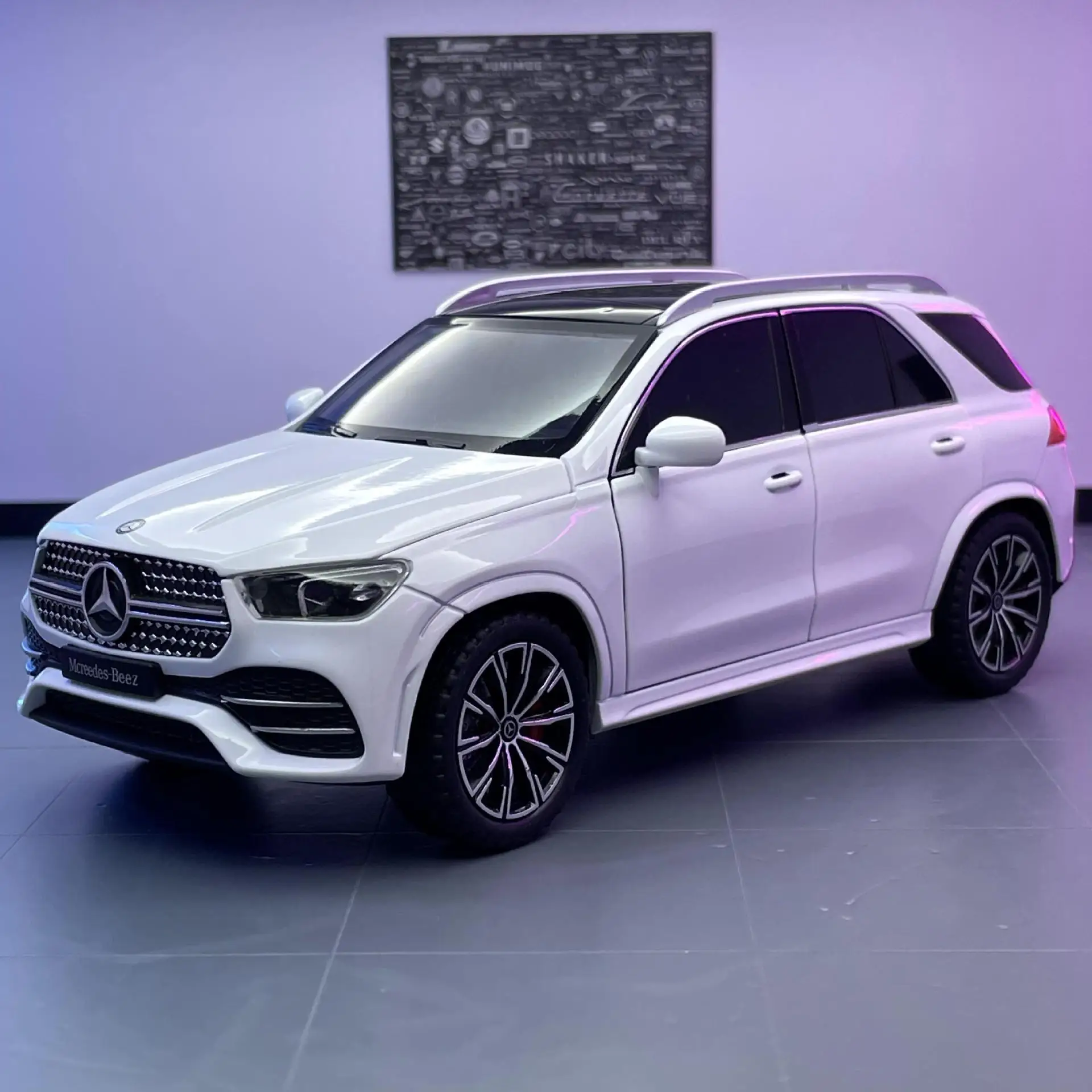 1:24 GLE350 SUV Simulation Alloy Off-Road Car Model Ornament Toy Gift Diecast Alloy Car Model Collectible
1:24 GLE350 SUV Simulation Alloy Off-Road Car Model Ornament Toy Gift Diecast Alloy Car Model Collectible