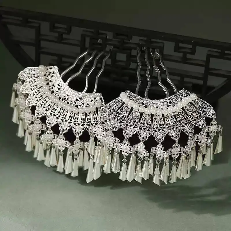 2Pcs Miao Silver Style Hanfu Hair Combs Filigree Tassel Pearl Hairpins for Women Traditional Costume
2Pcs Miao Silver Style Hanfu Hair Combs Filigree Tassel Pearl Hairpins for Women Traditional Costume