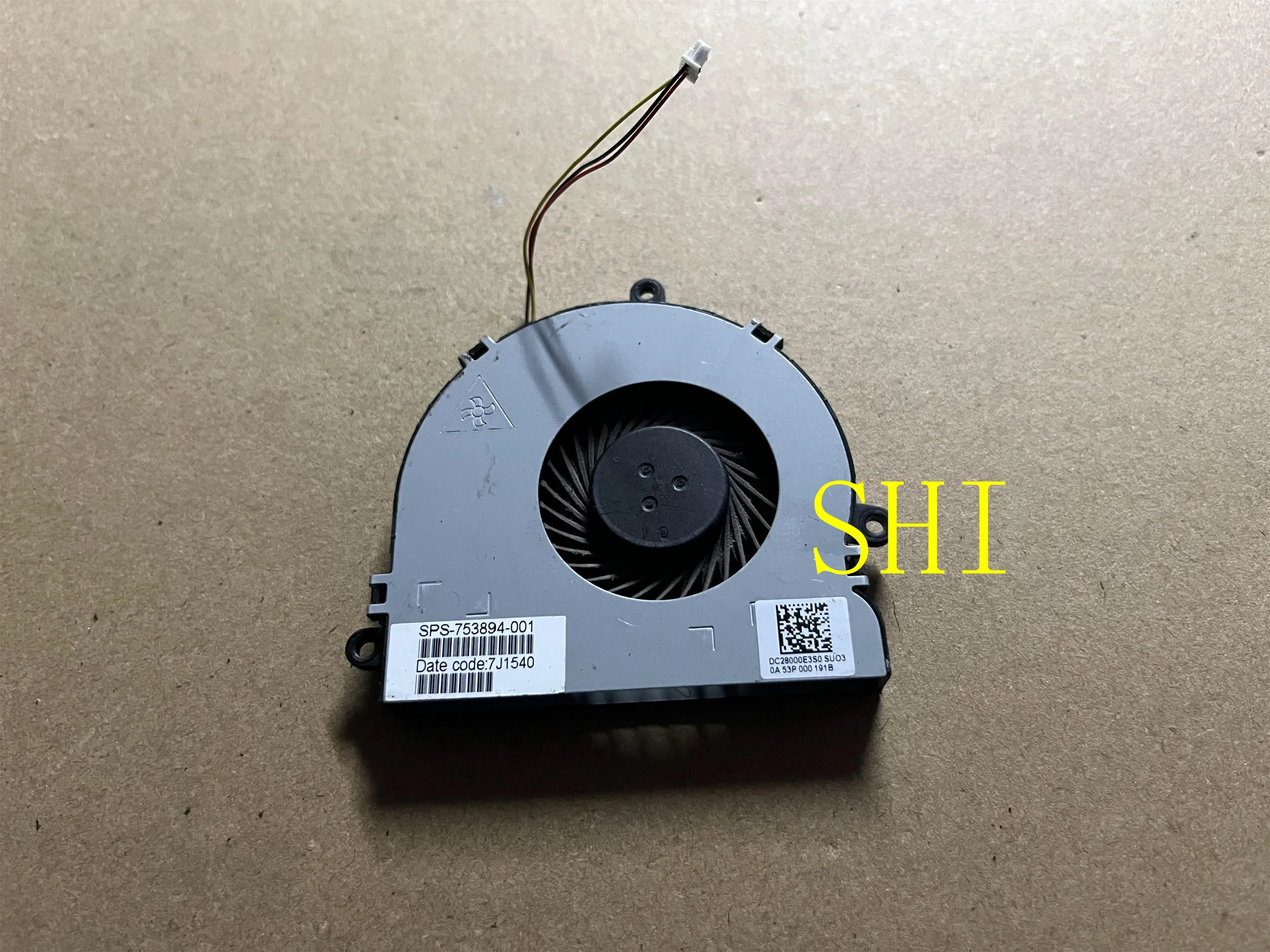 Используется для охлаждающего вентилятора HP 15-G 15-G020nr 753894-001 7J1540 DC28000E3F0 работает отлично, бесплатная доставка
Используется для охлаждающего вентилятора HP 15-G 15-G020nr 753894-001 7J1540 DC28000E3F0 работает отлично, бесплатная доставка
