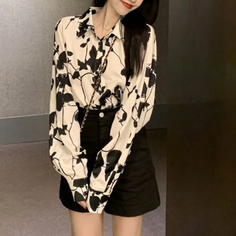 Women Spring Autumn Vintage Fashion Printing Polo Collar Long Sleeve Shirts Ladies Simplicity Office Lady All-match Trend Tops
Women Spring Autumn Vintage Fashion Printing Polo Collar Long Sleeve Shirts Ladies Simplicity Office Lady All-match Trend Tops
