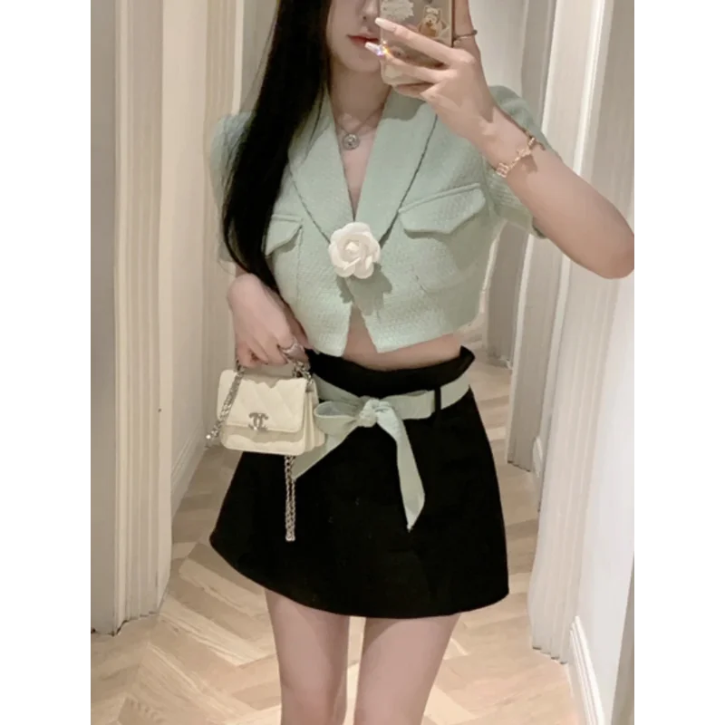 New Summer Women Elegant Fashion 3D Flowers Short Sleeve Tweed Coat Top + Mini Skirts Two Piece Set Female Clothes with Belt
New Summer Women Elegant Fashion 3D Flowers Short Sleeve Tweed Coat Top + Mini Skirts Two Piece Set Female Clothes with Belt