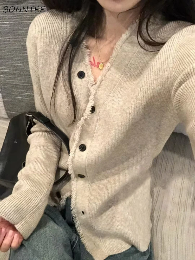 Autumn Knitted Cardigan Women V-neck Soft Casual Students Korean Style Sweater Cozy Slim Tender Chic Hotsweet Aesthetic Outwear
Autumn Knitted Cardigan Women V-neck Soft Casual Students Korean Style Sweater Cozy Slim Tender Chic Hotsweet Aesthetic Outwear