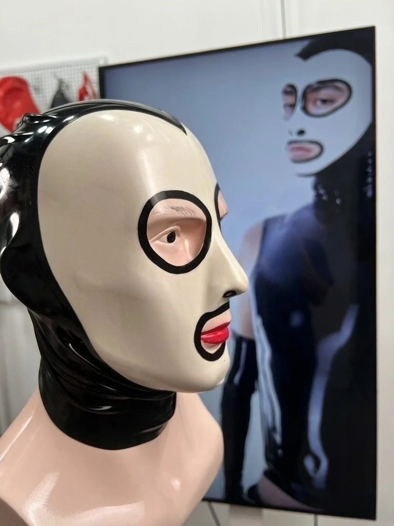 Fashion Two-Tone Rubber Full Head Mask Hood Men Women With Eye Mouth Openings Costume Party Outfit Matching
Fashion Two-Tone Rubber Full Head Mask Hood Men Women With Eye Mouth Openings Costume Party Outfit Matching 