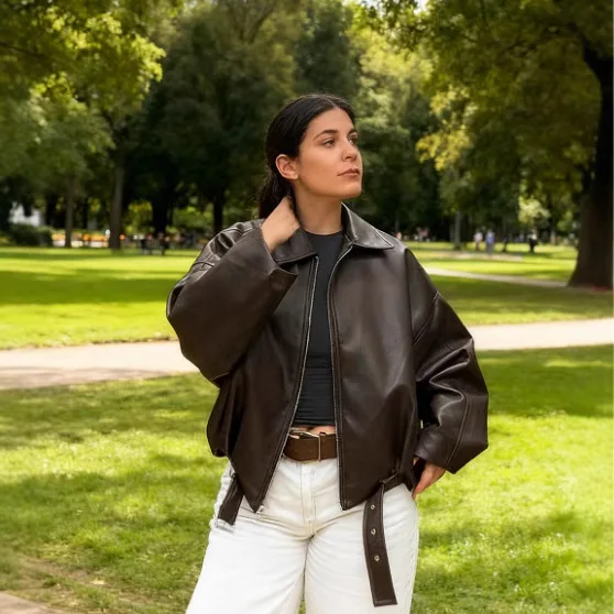 Осенняя новинка 2024, короткая кожаная куртка в стиле ретро с отложным воротником, женская свободная куртка большого размера, разные варианты цвета, модная мода 
Осенняя новинка 2024, короткая кожаная куртка в стиле ретро с отложным воротником, женская свободная куртка большого размера, разные варианты цвета, модная мода