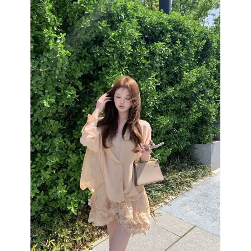 Elegant V-Neck Long Sleeve Lace Half-Skirt Set Women's Summer New Design Loose Shirt Gentle Wind Style Polyester Fiber
Elegant V-Neck Long Sleeve Lace Half-Skirt Set Women's Summer New Design Loose Shirt Gentle Wind Style Polyester Fiber