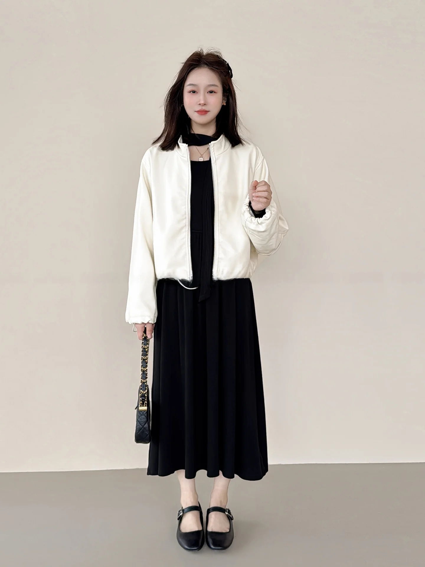 Модная женская ультрамягкая куртка из искусственной кожи, новинка весенней коллекции, для повседневной носки, с длинной молнией
Модная женская ультрамягкая куртка из искусственной кожи, новинка весенней коллекции, для повседневной носки, с длинной молнией