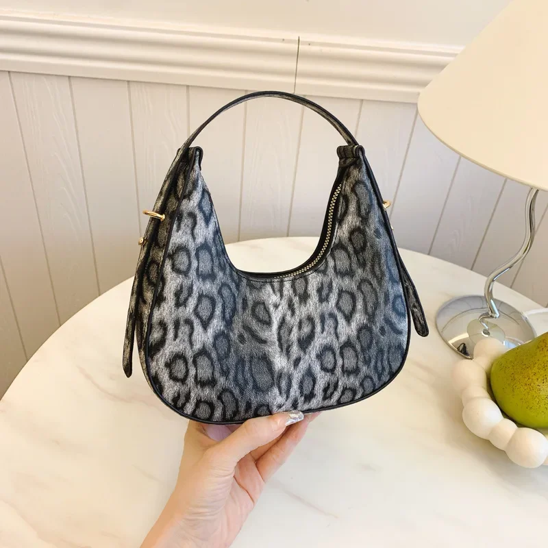 Fashion personalized leopard print dumpling bag women's retro versatile foreign style shoulder armpit bag
Fashion personalized leopard print dumpling bag women's retro versatile foreign style shoulder armpit bag