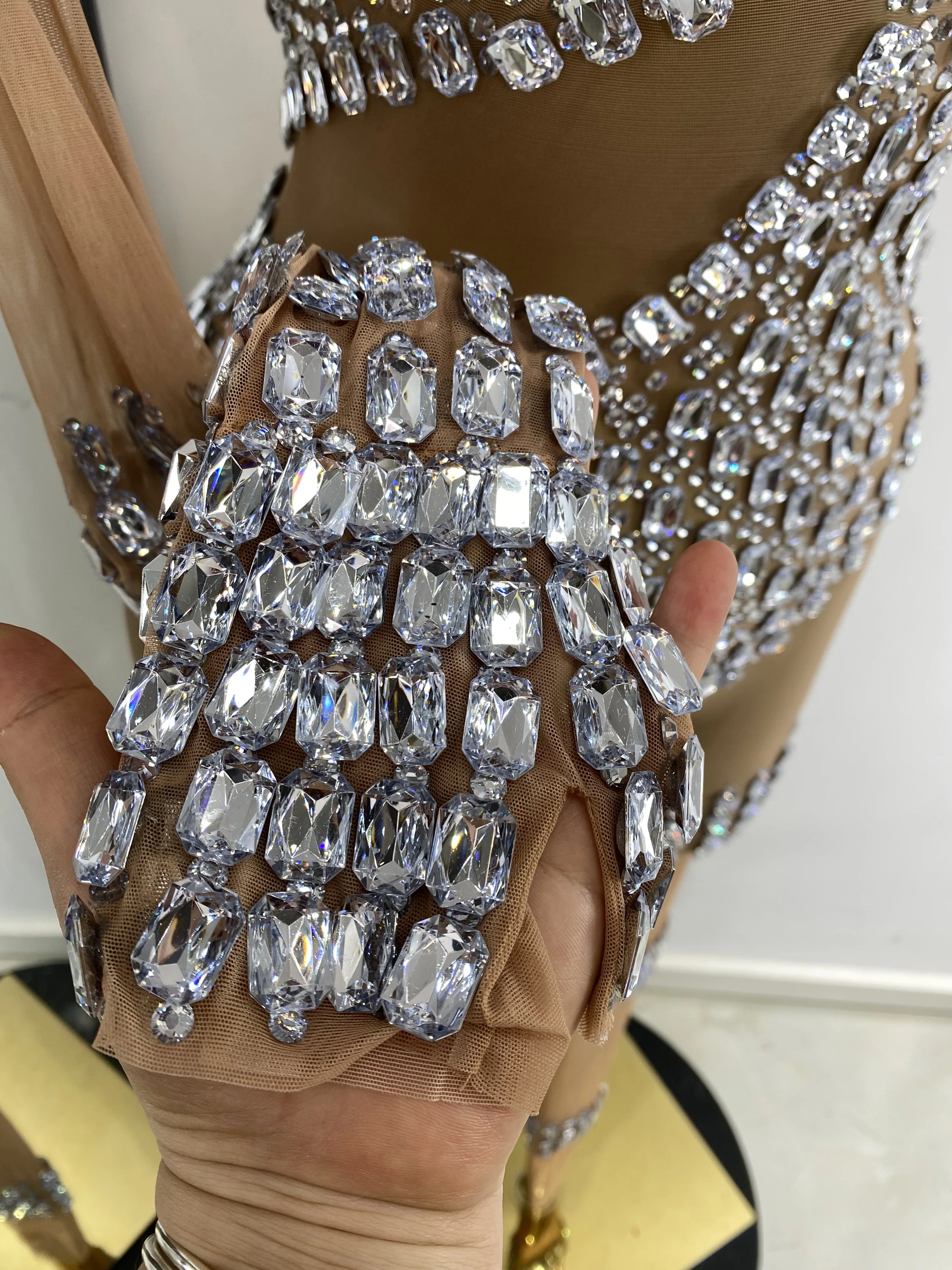 Women Crystal Stick Mesh Transparent Jumosuits Dress Special Occassion Stage Costumes Nightbar Club DJ Gogo Showgilrs Dresses
Women Crystal Stick Mesh Transparent Jumosuits Dress Special Occassion Stage Costumes Nightbar Club DJ Gogo Showgilrs Dresses