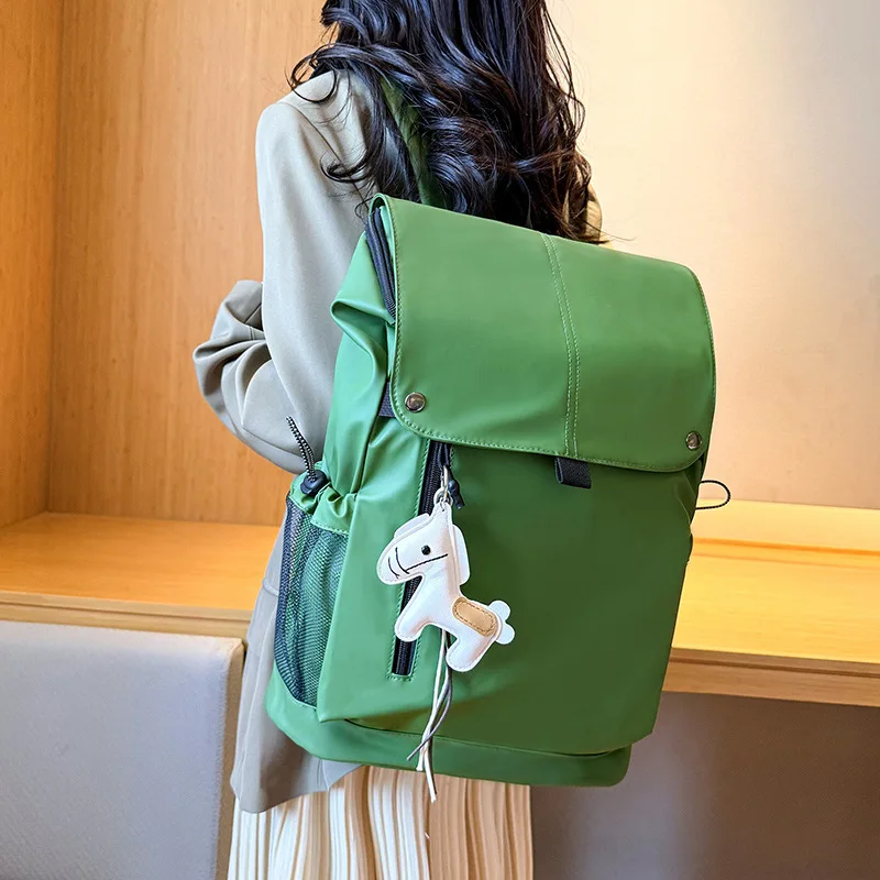 New outdoor travel mountaineering bag New large-capacity solid color backpack bag Fashion versatile flip casual backpack
New outdoor travel mountaineering bag New large-capacity solid color backpack bag Fashion versatile flip casual backpack