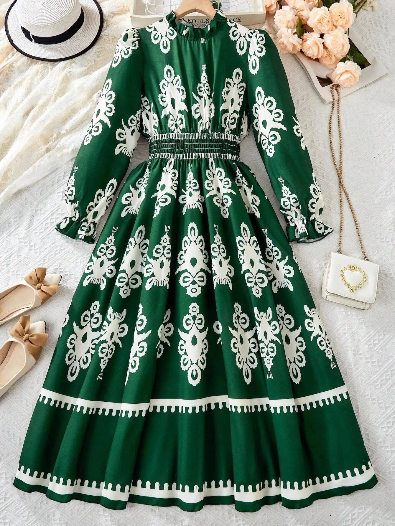 Women's Floral Print Puff Sleeve Smocked Waist Midi Dress
Women's Floral Print Puff Sleeve Smocked Waist Midi Dress